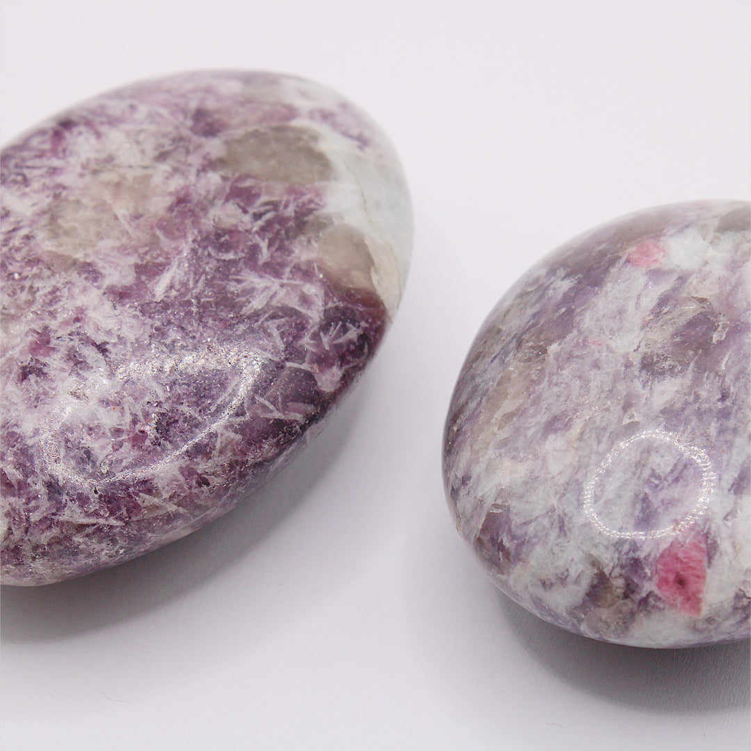 Palmstone in lepidolite / 50-70 mm