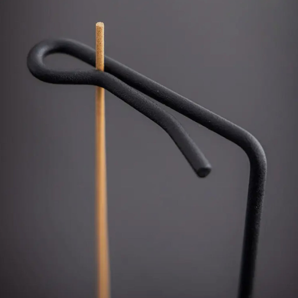 Porta incenso verticale in legno e metallo per incensi in stick