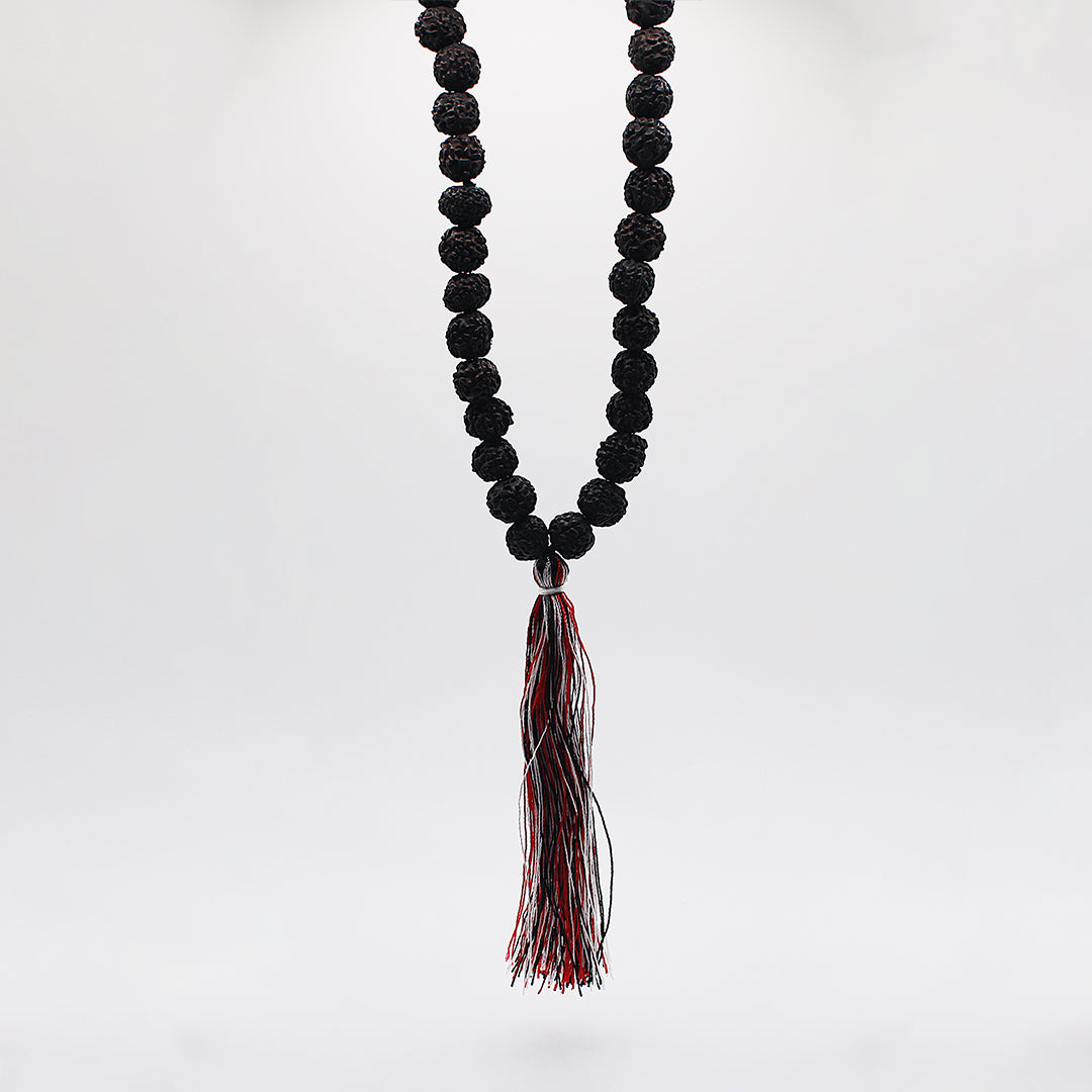 Collana mala rudra rudraksha nera con fiocco tricolore / 108 grani / semi Ø 10 mm