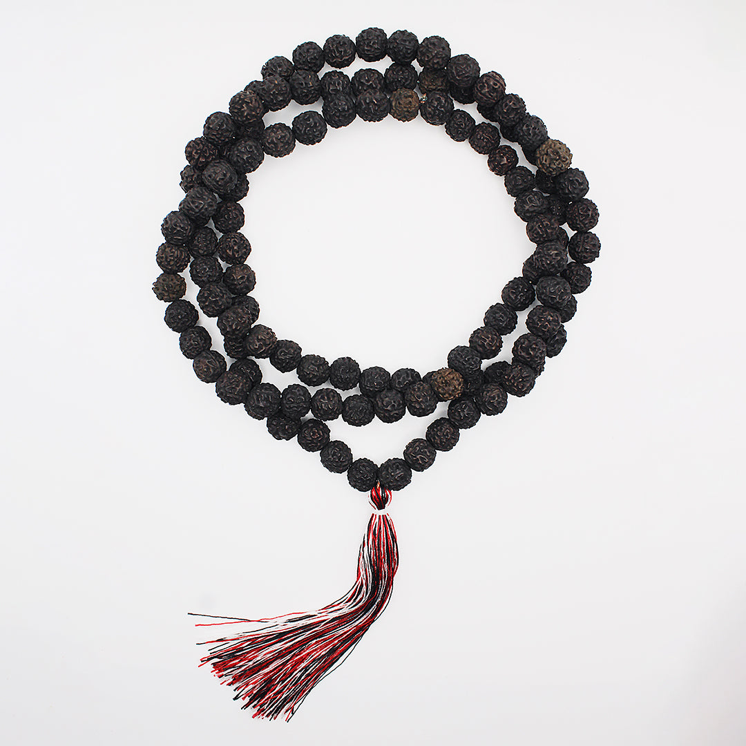 Collana mala rudra rudraksha nera con fiocco tricolore / 108 grani / semi Ø 10 mm