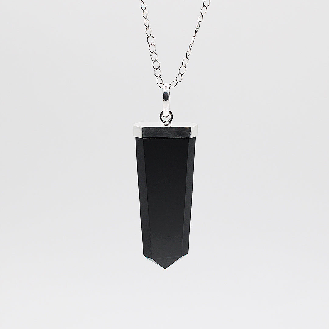 Collana obelisco in agata nera / h 4 cm