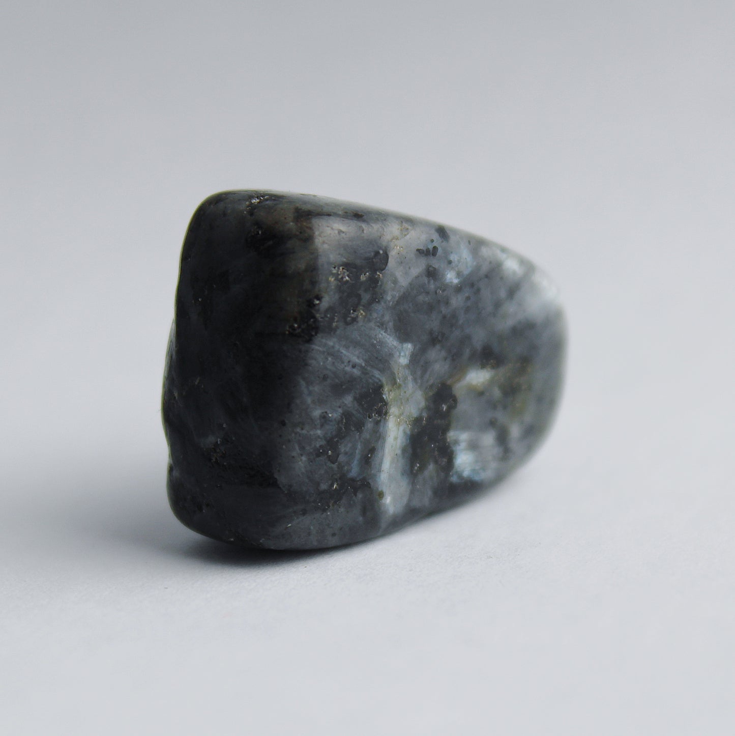 Tumbled Larvikite / 20-30 mm