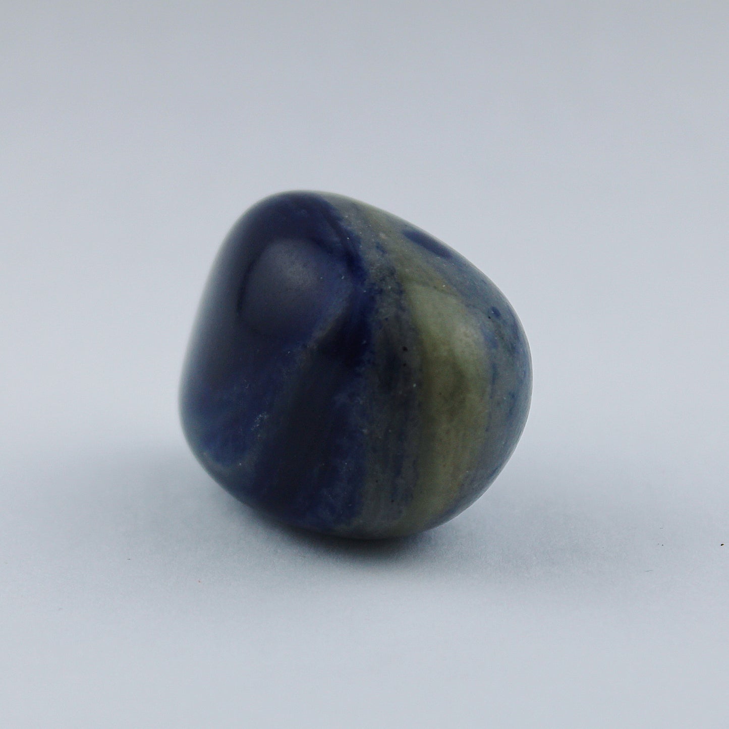 Tumbled sodalite / 20-30 mm