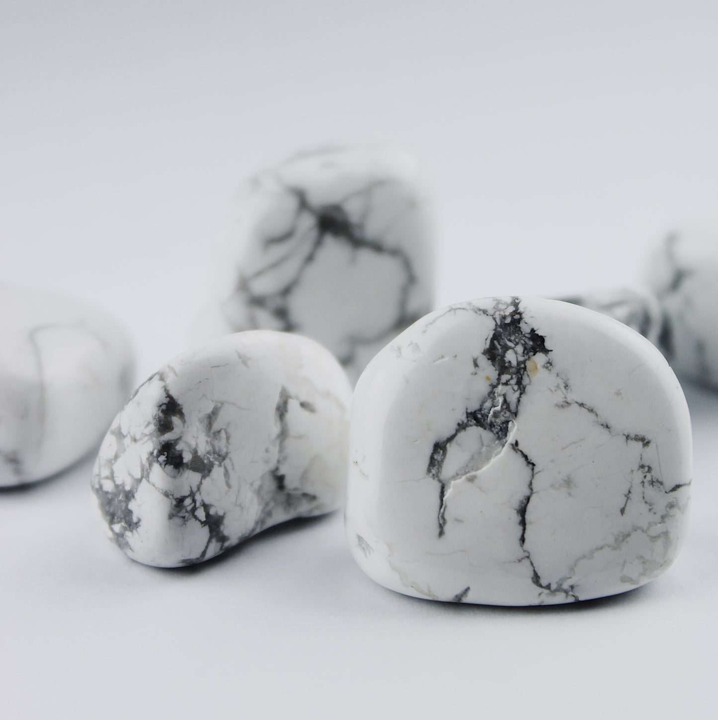 Tumbled Howlite / 20-30 mm