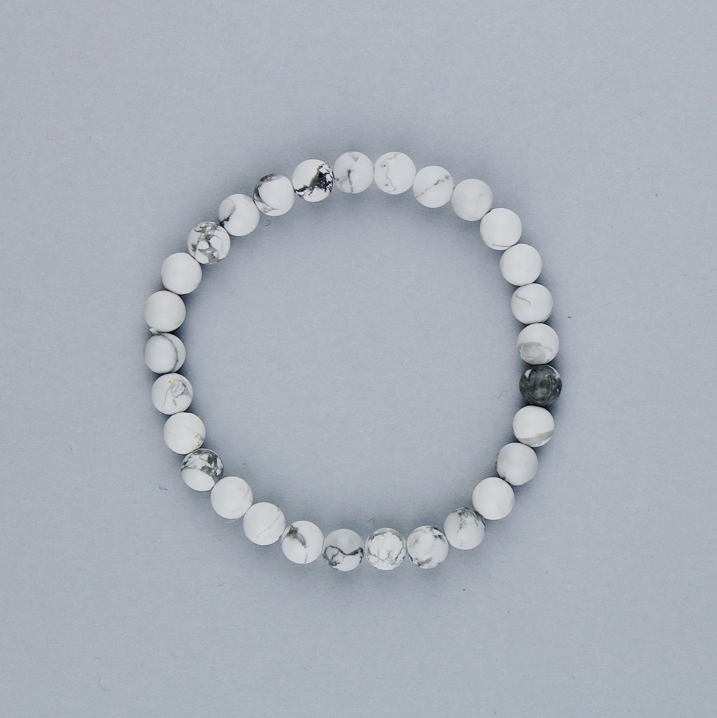 Bracelet in howlite / stones Ø 6 mm