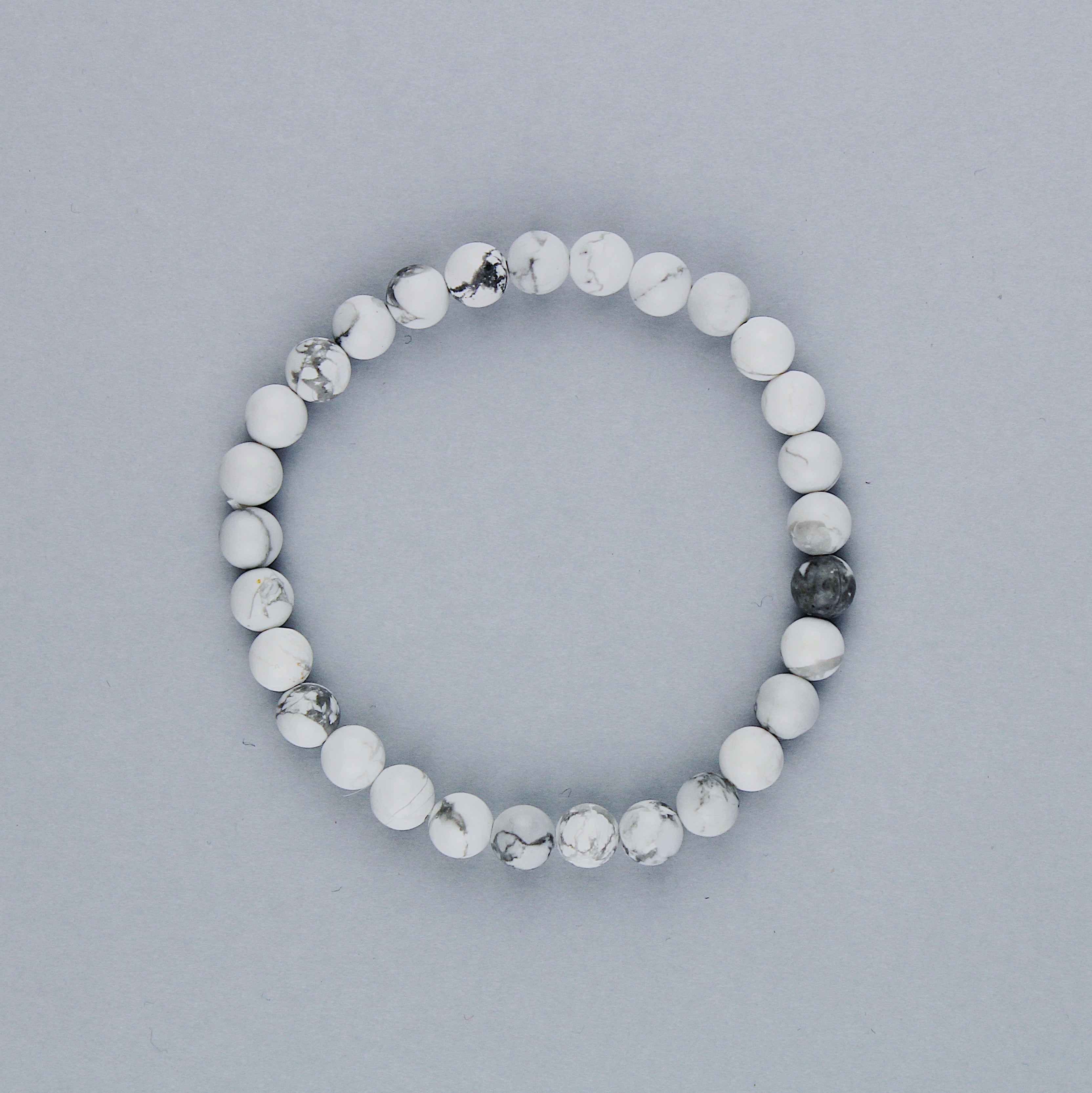 Bracelet in howlite / stones Ø 6 mm