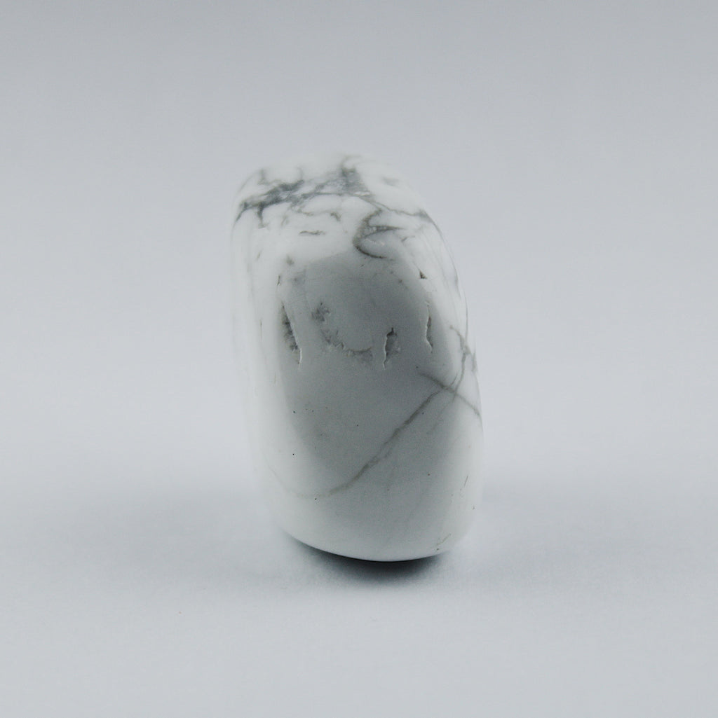 Howlite burattata / 20-30 mm