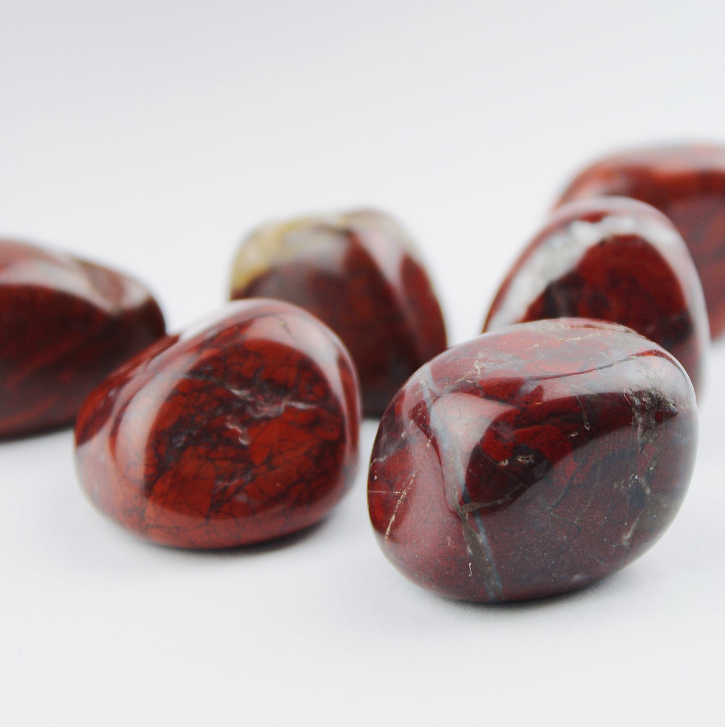 Tumbled brecciated jasper / 20-30 mm