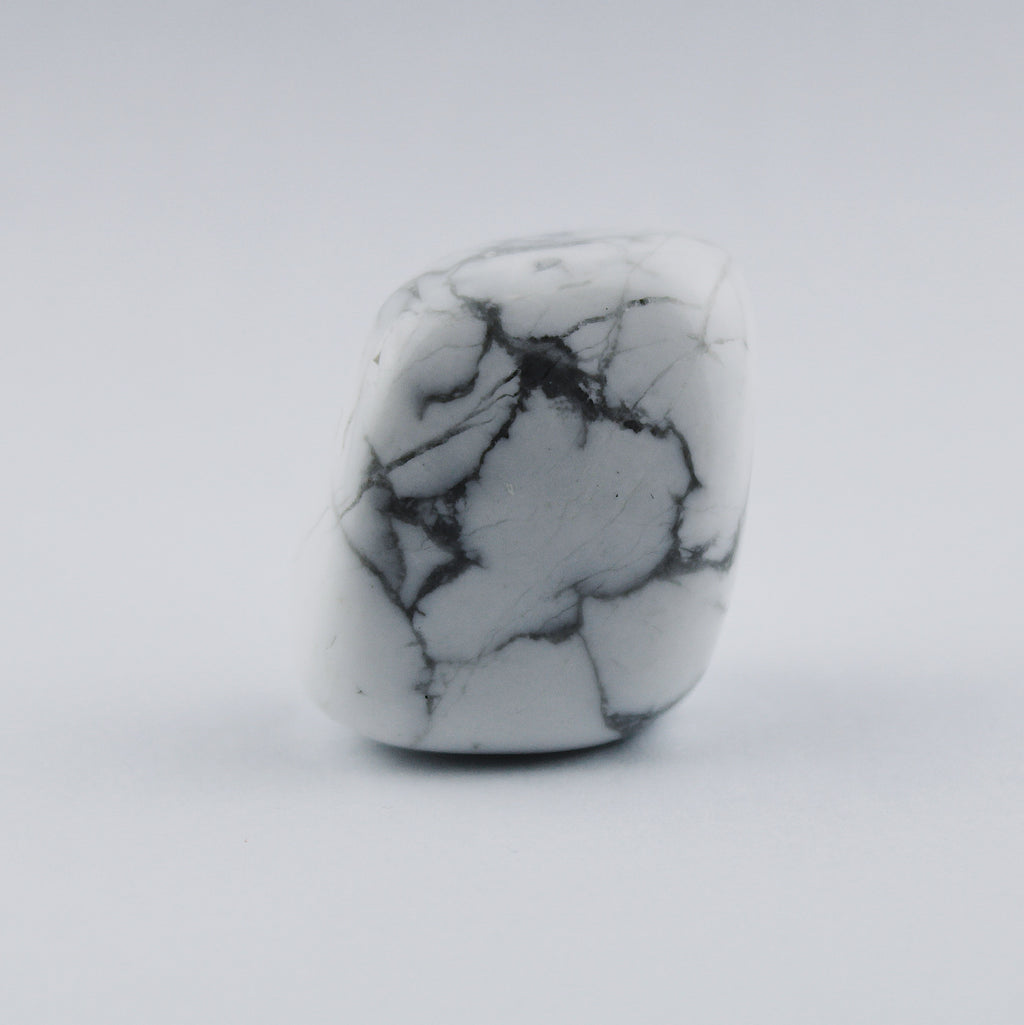 Howlite burattata / 20-30 mm
