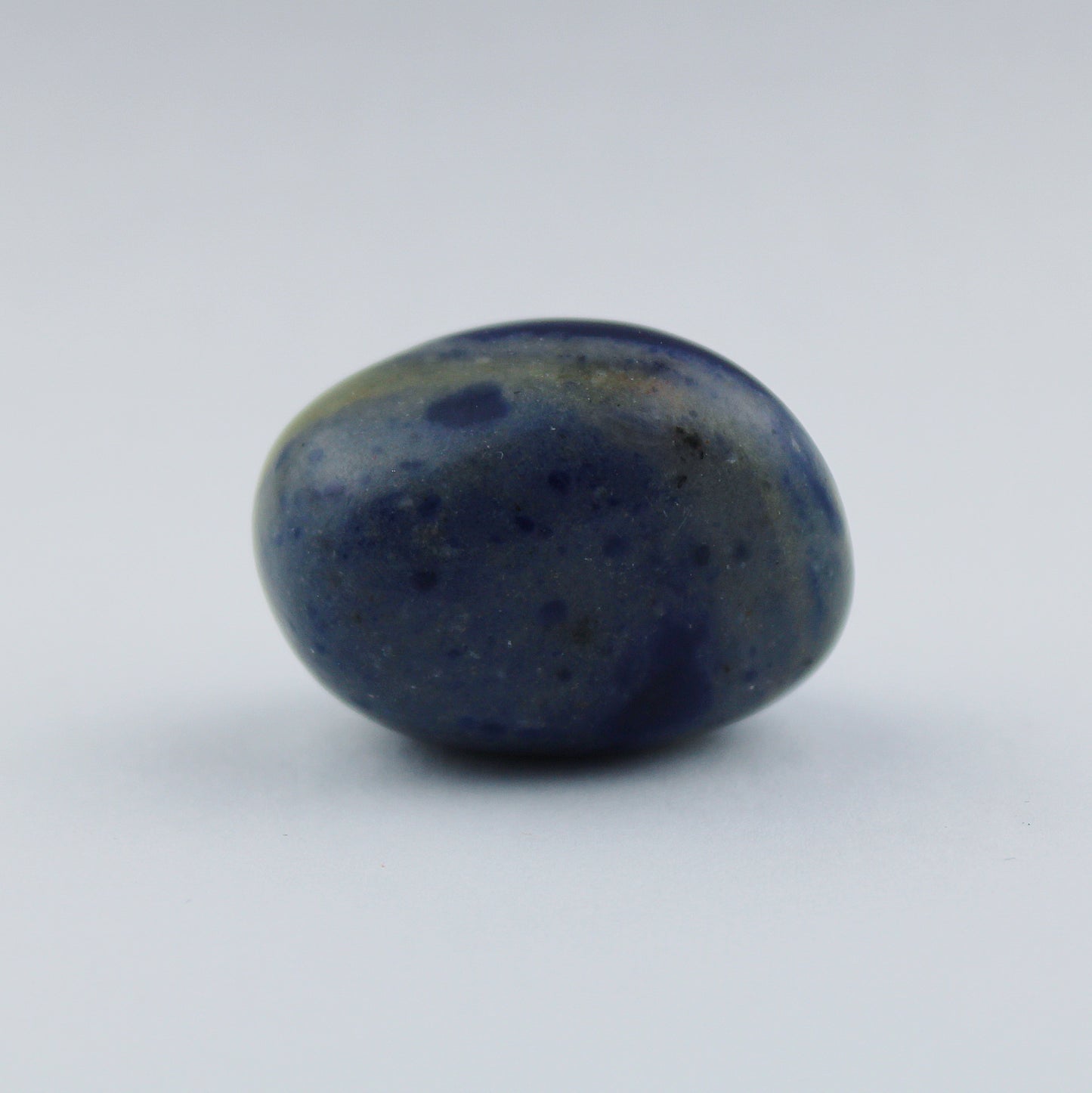 Tumbled sodalite / 20-30 mm